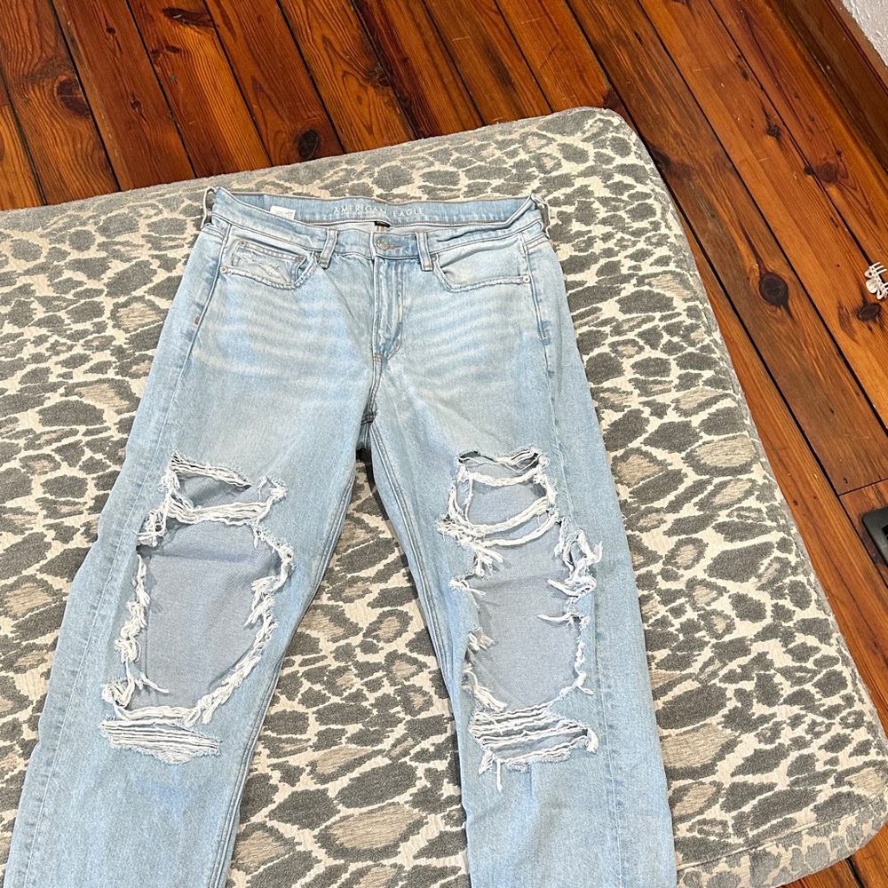 American Eagle Outfitters Light Blue Distressed 90’s Straight Jeans